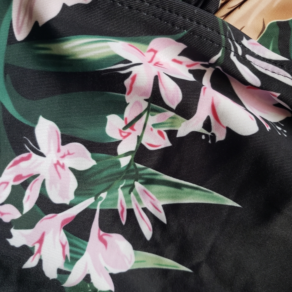 Floral Halter Tankini Top Swimsuit - Picture 4 of 7